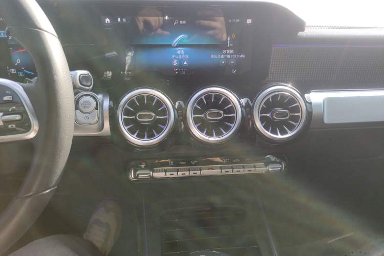 Used Mercedes-Benz GLB 2022 Refresh GLB 200 Dynamic Edition Audio And AC Panel
