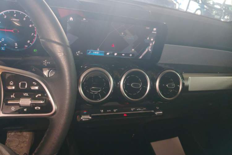 Used Mercedes-Benz GLB 2022 Second Facelift GLB 200 Dynamic Edition Audio And AC Panel