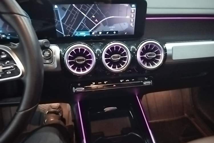 Used Mercedes-Benz GLB 2022 GLB 200 Stylish Edition Audio And AC Panel