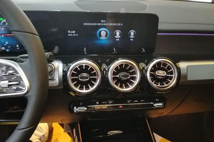 Used Mercedes-Benz GLB 2022 Refresh GLB 200 Dynamic Edition Audio And AC Panel