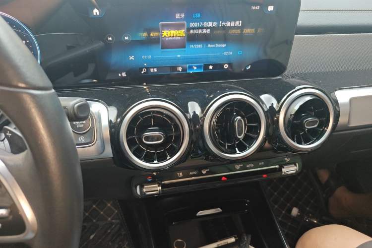 Used Mercedes-Benz GLB 2022 Second Facelift GLB 200 Fashion Edition Audio And AC Panel
