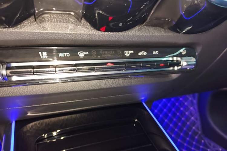 Used Mercedes-Benz GLB 2022 Refresh GLB 200 Dynamic Edition Audio And AC Panel