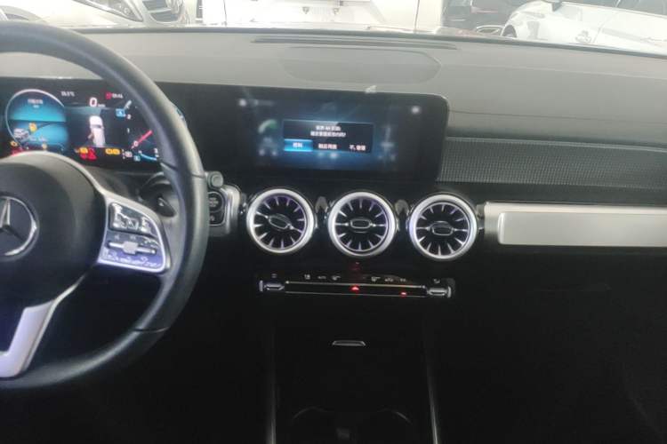 Used Mercedes-Benz GLB 2022 Refresh GLB 200 Dynamic Edition Audio And AC Panel