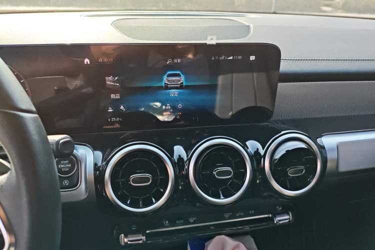 Used Mercedes-Benz GLB 2022 Second Facelift GLB 200 Fashion Edition Audio And AC Panel