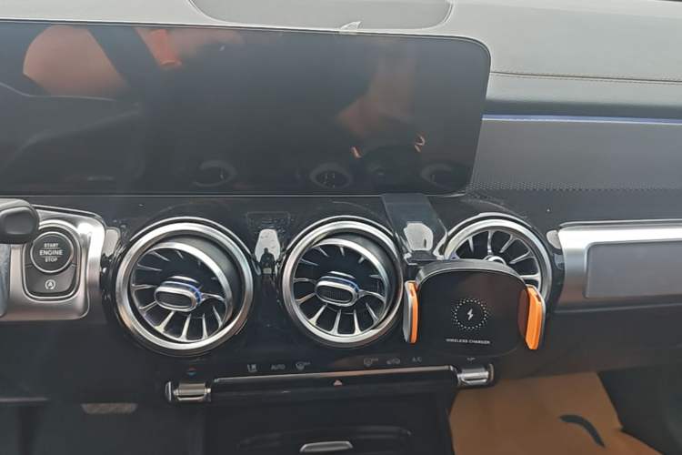 Used Mercedes-Benz GLB 2022 Second Facelift GLB 200 Fashion Edition Audio And AC Panel