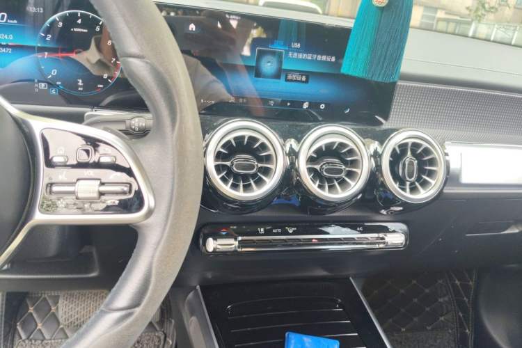 Used Mercedes-Benz GLB 2022 GLB 220 Dynamic Edition Audio And AC Panel