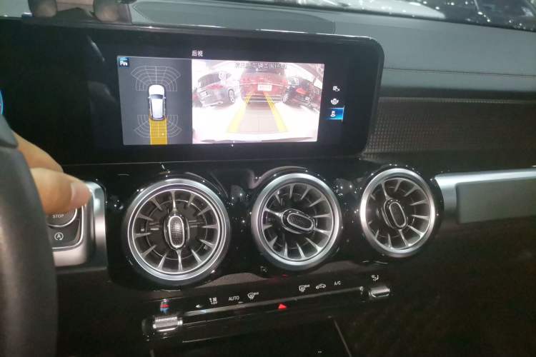Used Mercedes-Benz GLB 2022 Refresh GLB 200 Dynamic Edition Audio And AC Panel