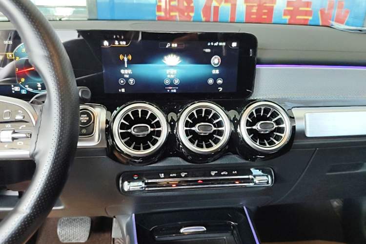 Used Mercedes-Benz GLB 2022 Second Facelift GLB 200 Dynamic Edition Audio And AC Panel