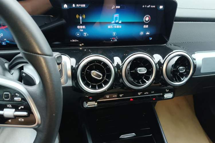 Used Mercedes-Benz GLB 2022 Second Facelift GLB 200 Fashion Edition Audio And AC Panel