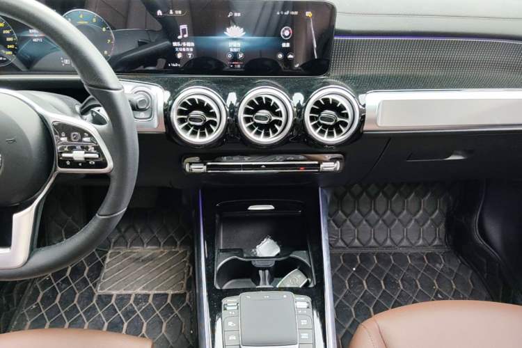 Used Mercedes-Benz GLB 2022 GLB 220 Dynamic Edition Audio And AC Panel