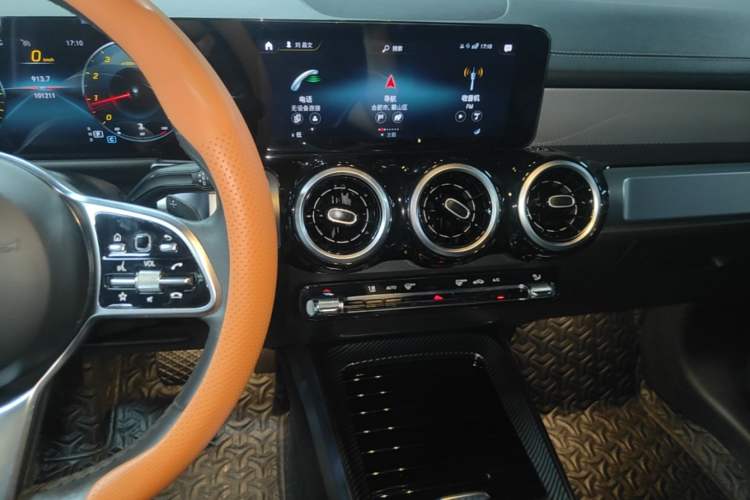 Used Mercedes-Benz GLB 2022 Second Facelift GLB 200 Fashion Edition Audio And AC Panel