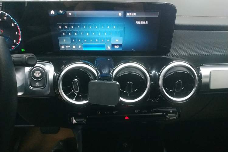 Used Mercedes-Benz GLB 2022 Second Facelift GLB 200 Fashion Edition Audio And AC Panel
