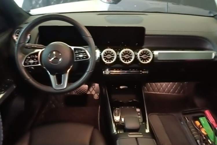 Used Mercedes-Benz GLB 2022 Updated GLB 200 Fashion Edition Center Console