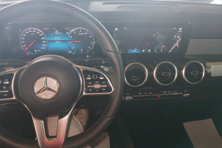 Used Mercedes-Benz GLB 2022 Second Facelift GLB 200 Dynamic Edition Center Console