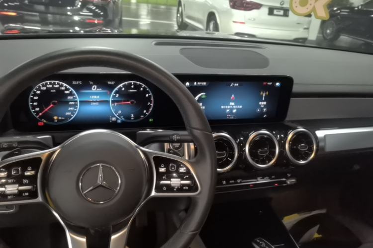 Used Mercedes-Benz GLB 2022 Second Facelift GLB 200 Dynamic Edition Center Console