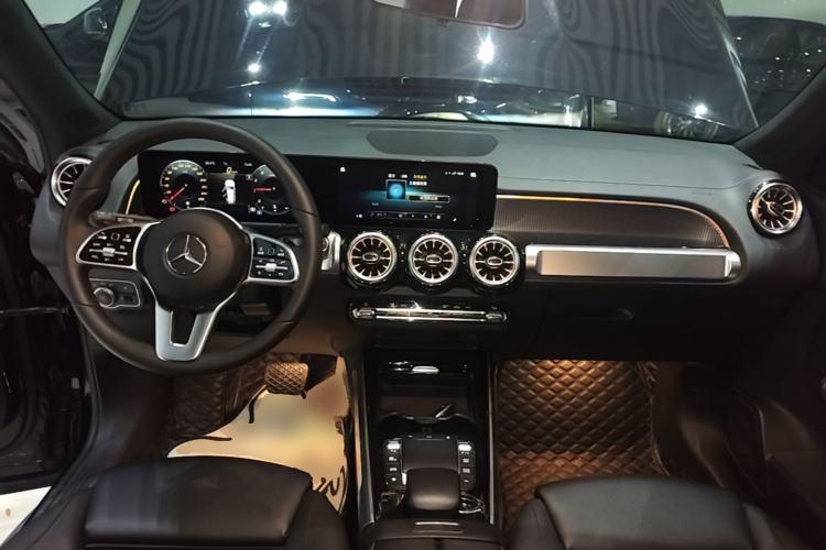 Used Mercedes-Benz GLB 2022 GLB 200 Stylish Edition Center Console