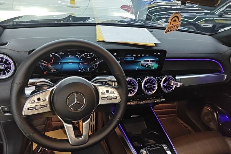 Used Mercedes-Benz GLB 2022 GLB 220 Dynamic Edition Center Console