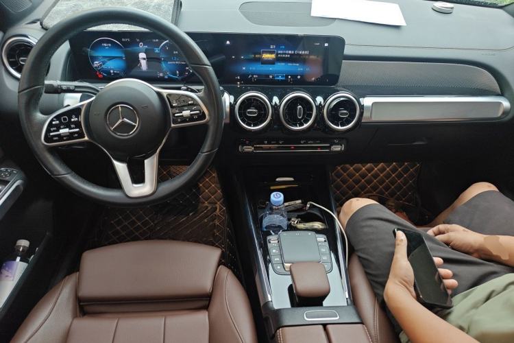 Used Mercedes-Benz GLB 2022 Second Facelift GLB 200 Fashion Edition Center Console