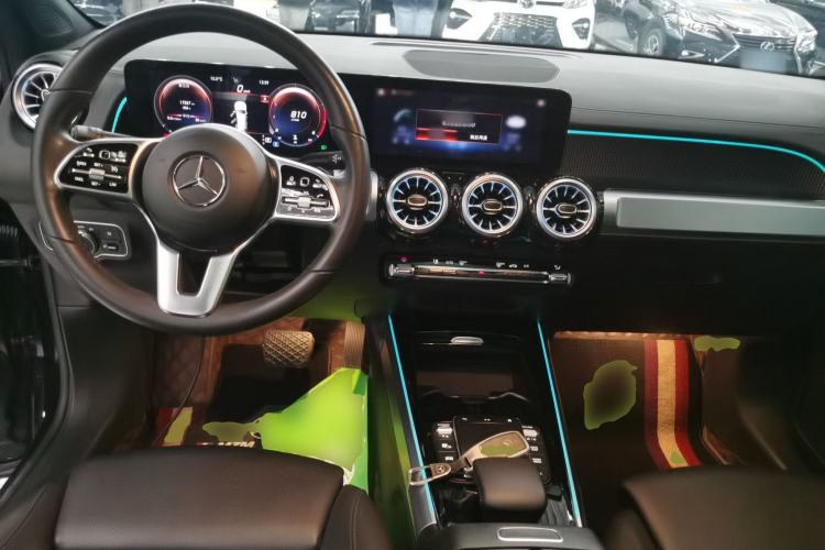 Used Mercedes-Benz GLB 2022 Updated GLB 200 Fashion Edition Center Console