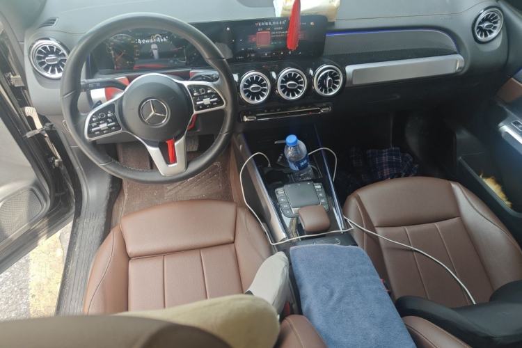 Used Mercedes-Benz GLB 2022 Second Facelift GLB 200 Fashion Edition Center Console