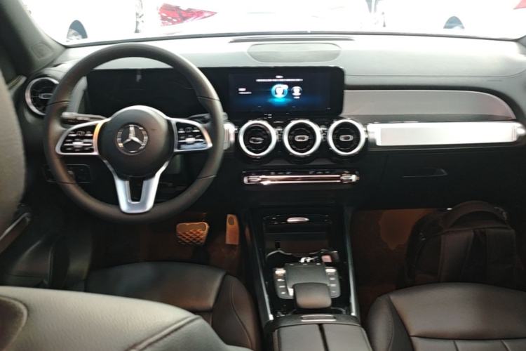 Used Mercedes-Benz GLB 2022 Second Facelift GLB 200 Fashion Edition Center Console