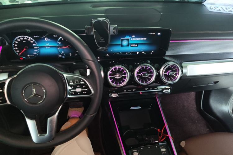 Used Mercedes-Benz GLB 2022 GLB 200 Stylish Edition Center Console