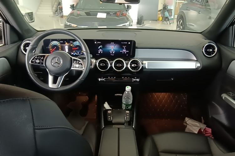 Used Mercedes-Benz GLB 2022 Second Facelift GLB 200 Dynamic Edition Center Console