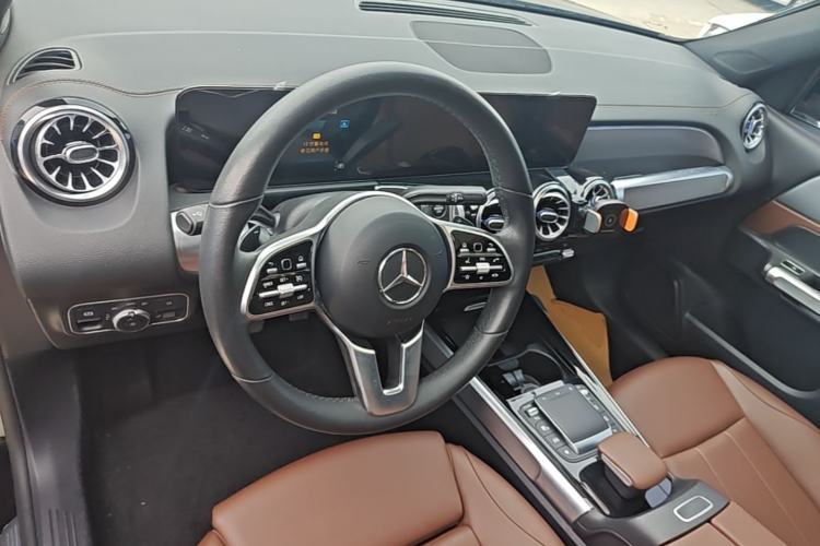 Used Mercedes-Benz GLB 2022 Second Facelift GLB 200 Fashion Edition Center Console
