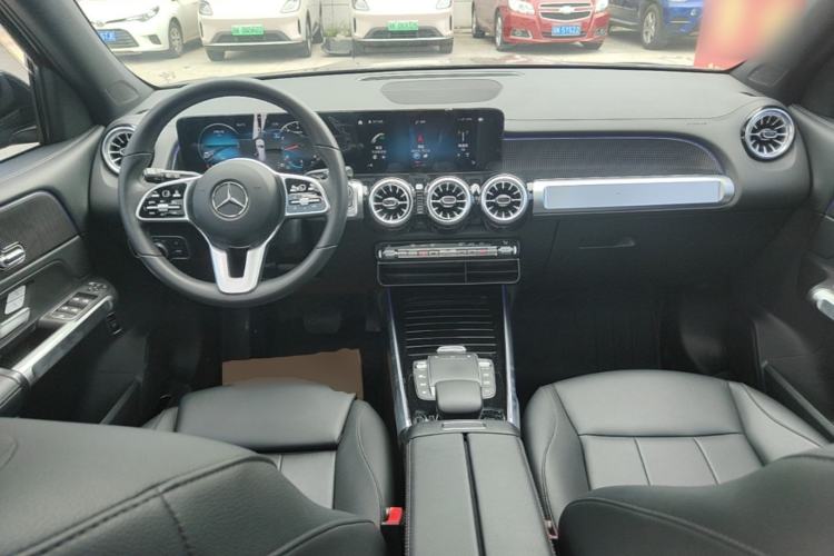 Used Mercedes-Benz GLB 2022 GLB 220 Dynamic Edition Center Console