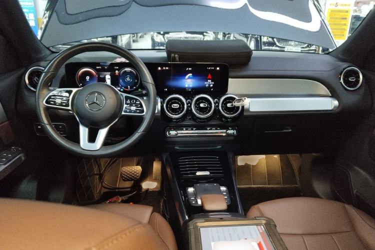Used Mercedes-Benz GLB 2022 Second Facelift GLB 200 Dynamic Edition Center Console