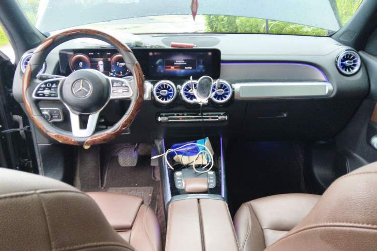 Used Mercedes-Benz GLB 2022 Second Facelift GLB 200 Fashion Edition Center Console