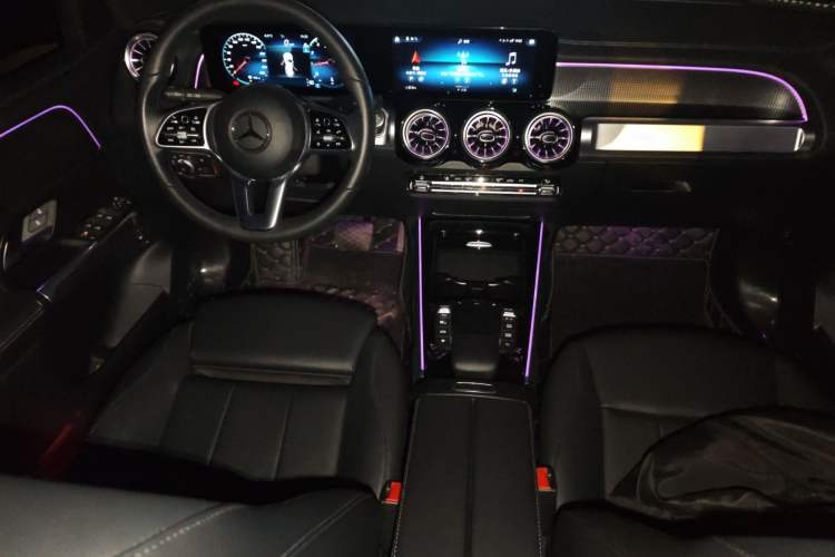 Used Mercedes-Benz GLB 2022 GLB 220 Dynamic Edition Center Console