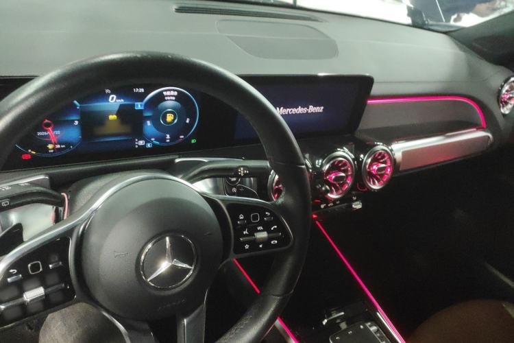 Used Mercedes-Benz GLB 2022 Second Facelift GLB 200 Dynamic Edition Center Console