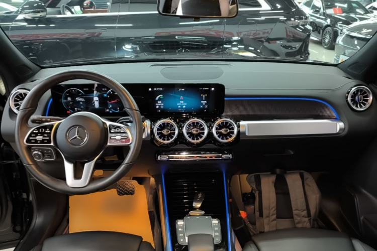 Used Mercedes-Benz GLB 2022 Refreshed GLB 200 4MATIC Center Console