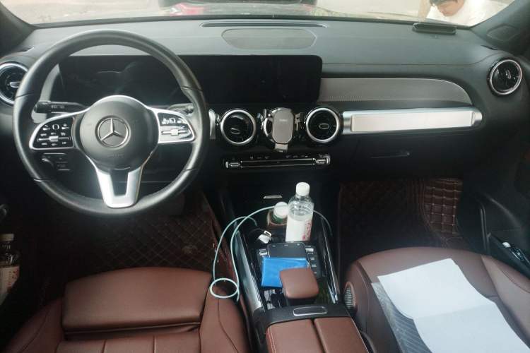Used Mercedes-Benz GLB 2022 Second Facelift GLB 200 Fashion Edition Center Console