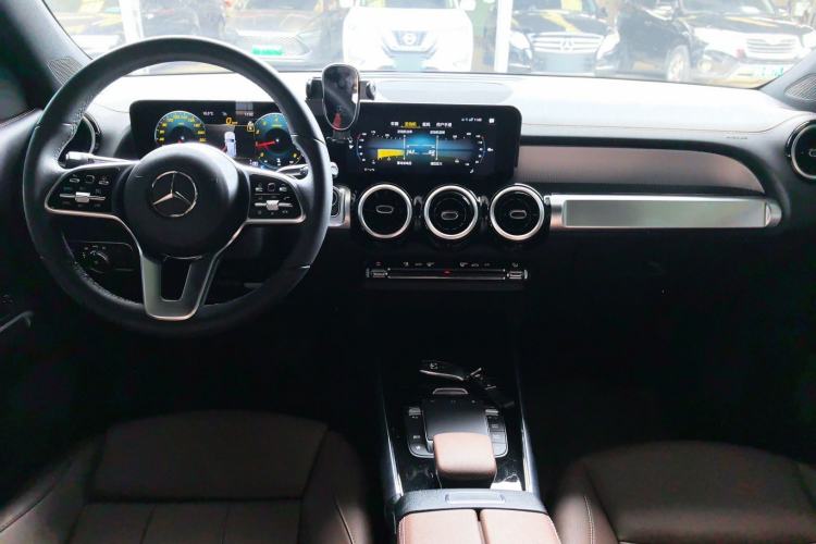 Used Mercedes-Benz GLB 2022 Second Facelift GLB 200 Dynamic Edition Center Console