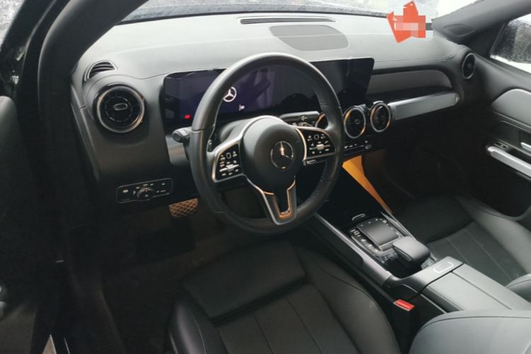 Used Mercedes-Benz GLB 2022 Second Facelift GLB 200 Fashion Edition Center Console