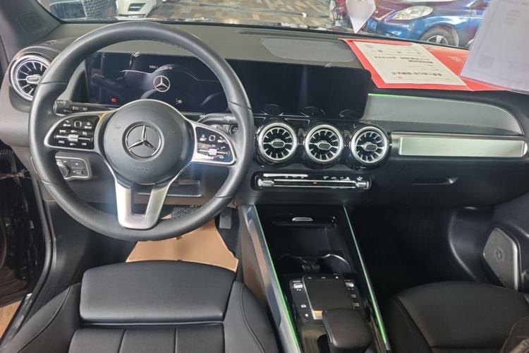 Used Mercedes-Benz GLB 2022 Second Facelift GLB 200 Dynamic Edition Center Console
