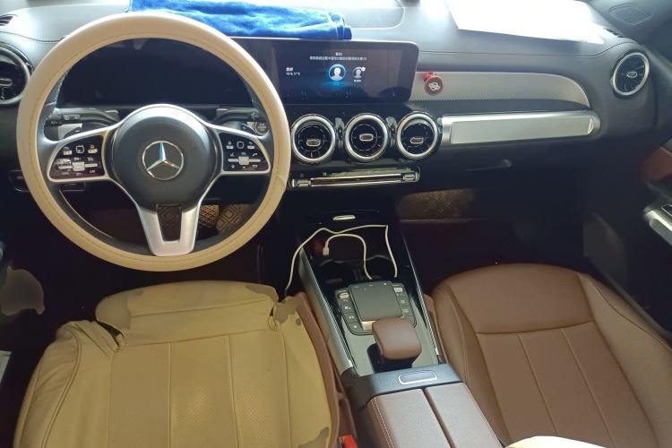 Used Mercedes-Benz GLB 2022 Second Facelift GLB 200 Fashion Edition Center Console