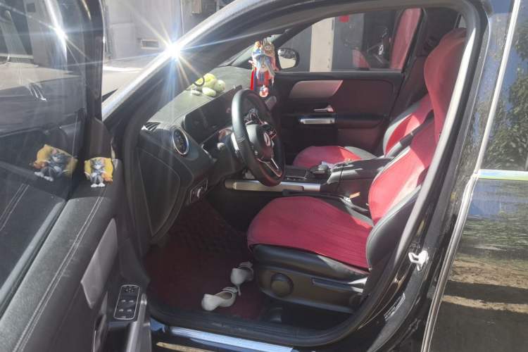 Used Mercedes-Benz GLB 2022 Second Facelift GLB 200 Fashion Edition Driver Seat