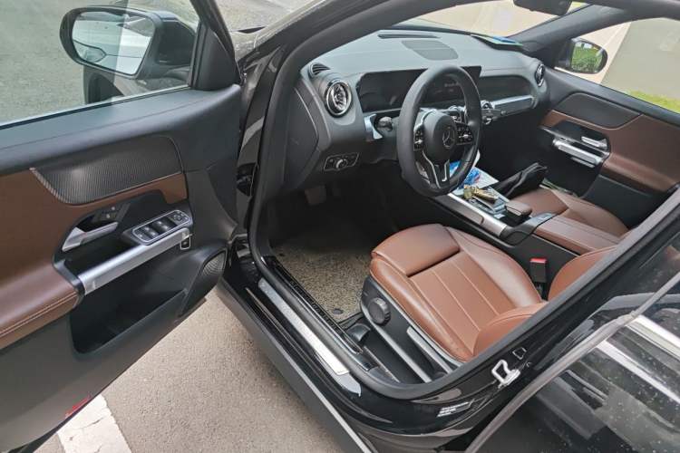 Used Mercedes-Benz GLB 2022 GLB 220 Dynamic Edition Driver Seat