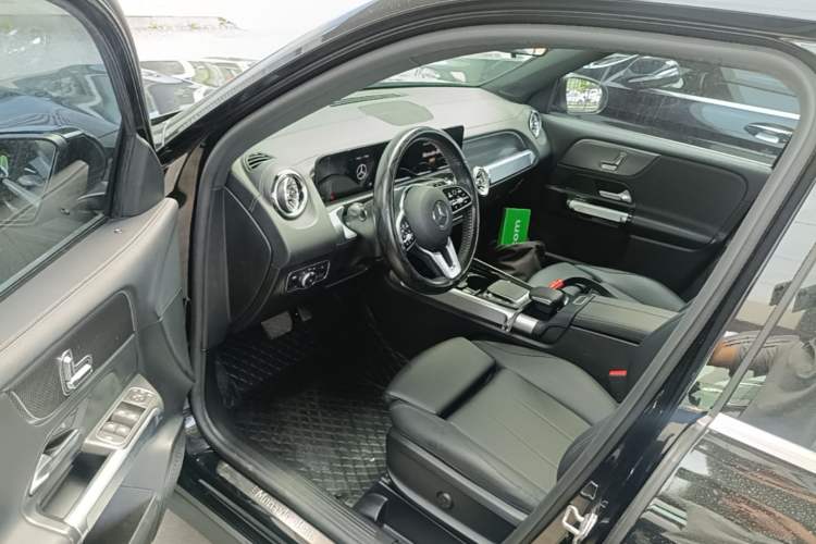Used Mercedes-Benz GLB 2022 GLB 200 Dynamic Edition Driver Seat