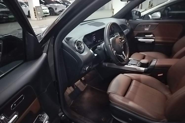 Used Mercedes-Benz GLB 2022 GLB 200 Stylish Edition Driver Seat