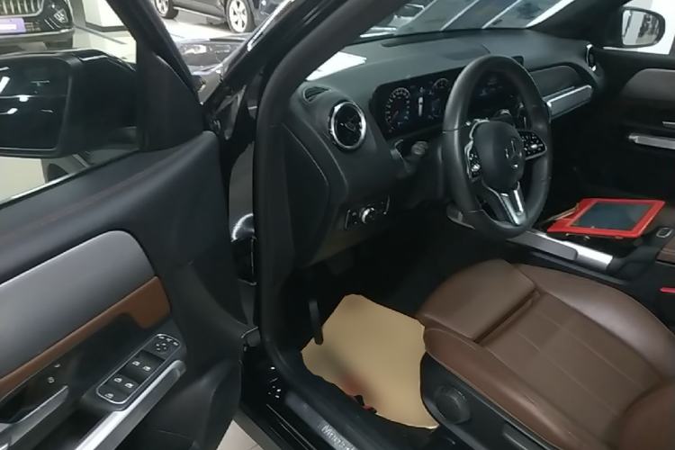 Used Mercedes-Benz GLB 2022 Second Facelift GLB 200 Fashion Edition Driver Seat