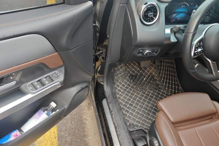 Used Mercedes-Benz GLB 2022 Second Facelift GLB 200 Fashion Edition Driver Seat