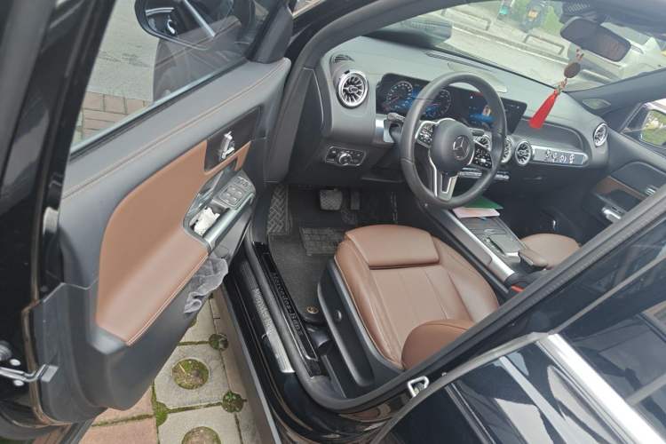 Used Mercedes-Benz GLB 2022 Updated GLB 200 Fashion Edition Driver Seat