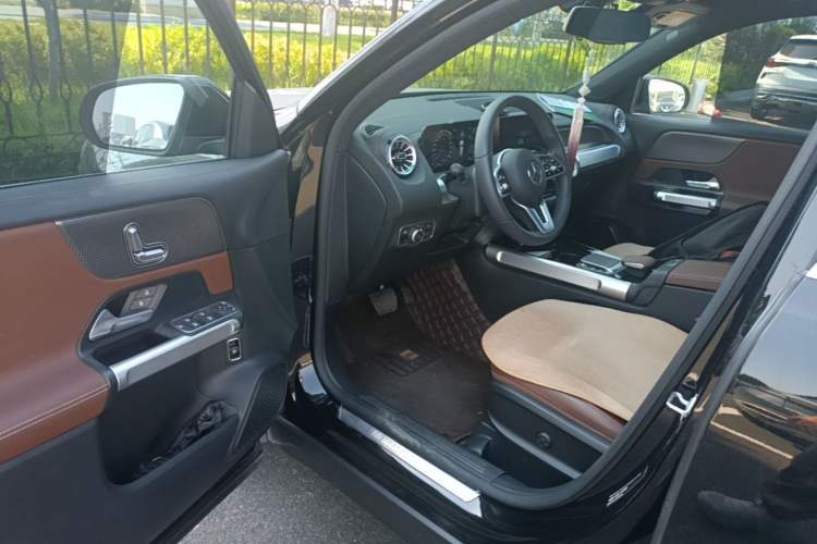 Used Mercedes-Benz GLB 2022 Updated GLB 200 Fashion Edition Driver Seat