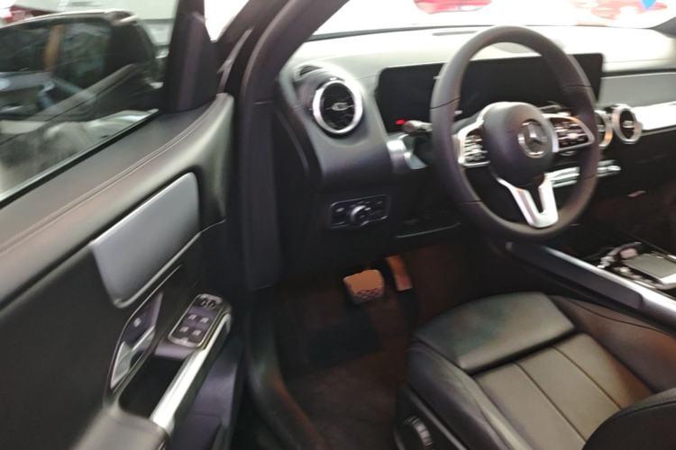 Used Mercedes-Benz GLB 2022 Second Facelift GLB 200 Fashion Edition Driver Seat