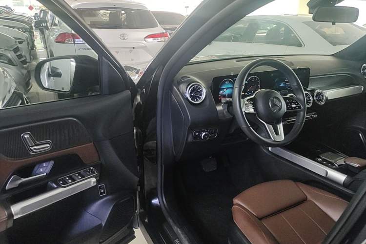 Used Mercedes-Benz GLB 2022 Refresh GLB 200 Dynamic Edition Driver Seat
