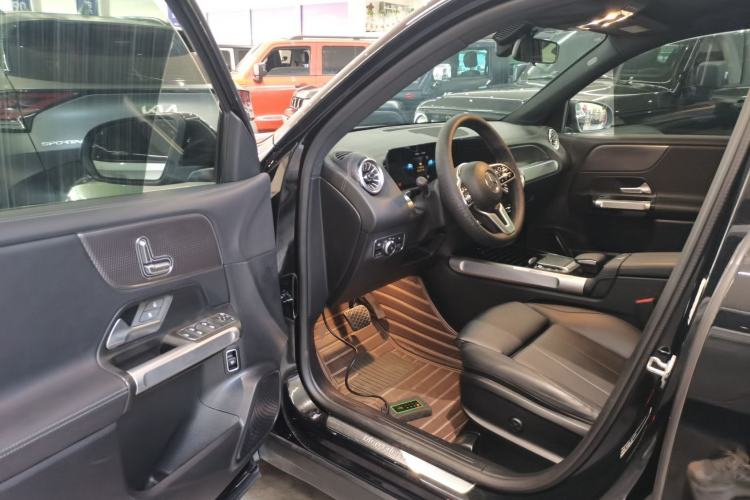 Used Mercedes-Benz GLB 2022 Updated GLB 200 Fashion Edition Driver Seat